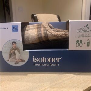 Isotoner Memory Foam Slippers - Plaid size Large 9.5-10.5